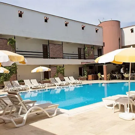 Armas Park 酒店 2*